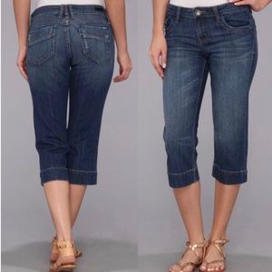 Kut from the Kloth Mid Rise Dark Blue Cropped Capris